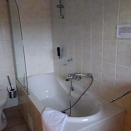 酒店 B&b-hotel De Joremeinshoeve 3*